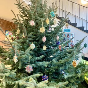 ein großer Weihnachtsbaum fürs Foyer